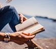 Les livres feel good : un bon moyen pour s'évader et se remonter le moral !