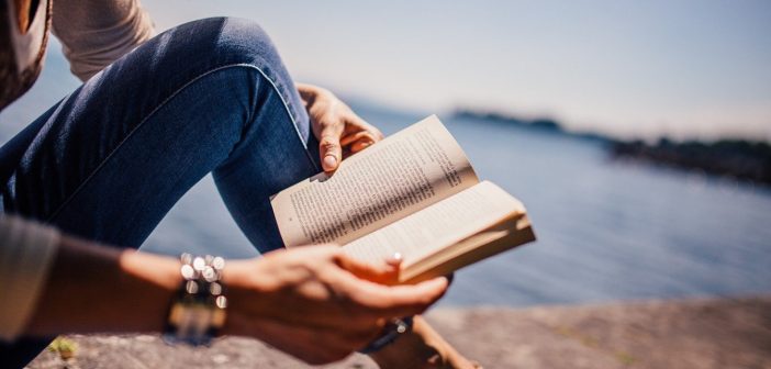 Les livres feel good : un bon moyen pour s'évader et se remonter le moral !